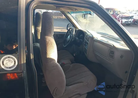 2001 GMC Sonoma Sl z USA, uszkodzony, nr VIN 1GTCS19W718190841